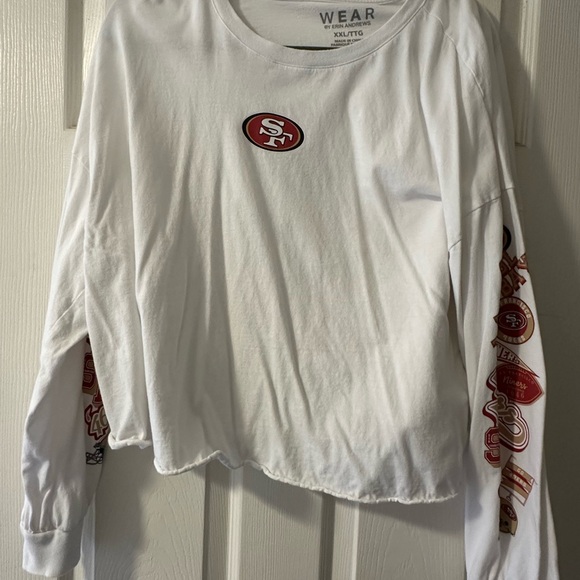Wear By Erin Andrews Tops - White Crop Top with Red san‎ francisco 49ers logo